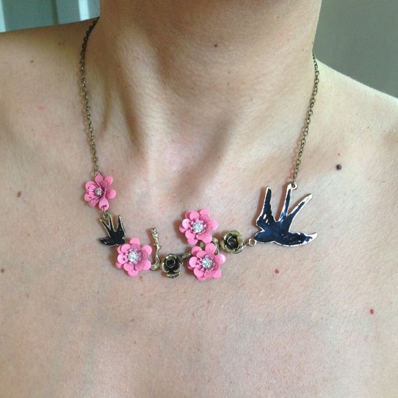 Black Bird and Pink Roses Retro Style Necklace - Picture 3 of 5