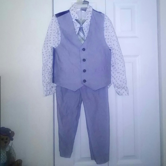 4 pc Nautica suit