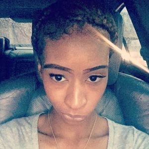 Meet your Posher, Deaira