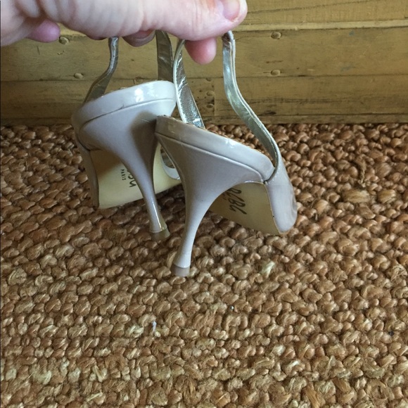 NEW BCBG NUDE PATENT LEATHER PEEP TOE HIGH HEELS 8.5 NEUTRAL - Picture 7 of 8