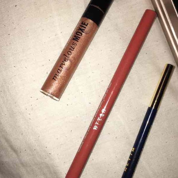Makeup bundle - Picture 2 of 4