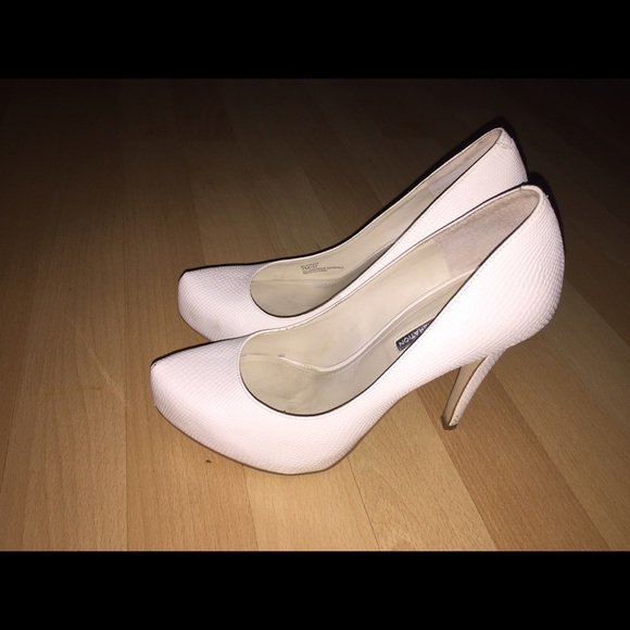 White leather heels in woman's size 7!