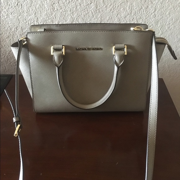 SOLD ON MERC Michael Kors Selma tope satchel