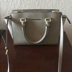 SOLD ON MERC Michael Kors Selma tope satchel