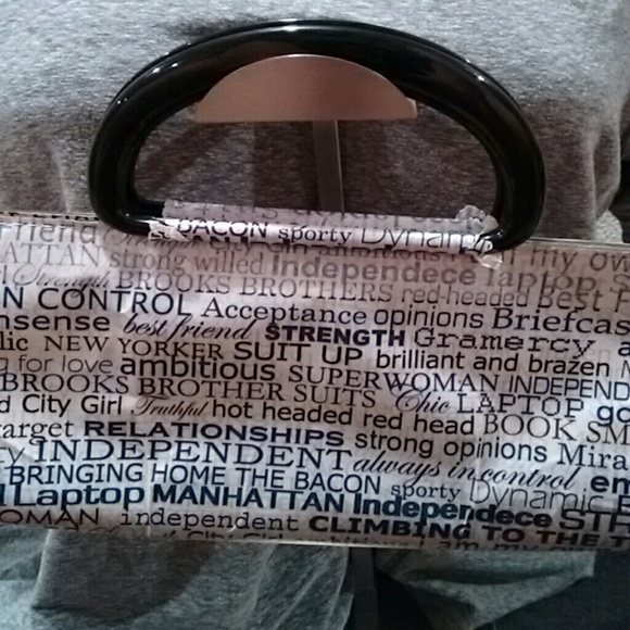 SUPER CUTE "WORDY" CLUTCH BLACK & WHITE - Picture 1 of 4