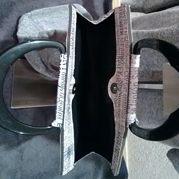 SUPER CUTE "WORDY" CLUTCH BLACK & WHITE - Picture 2 of 4