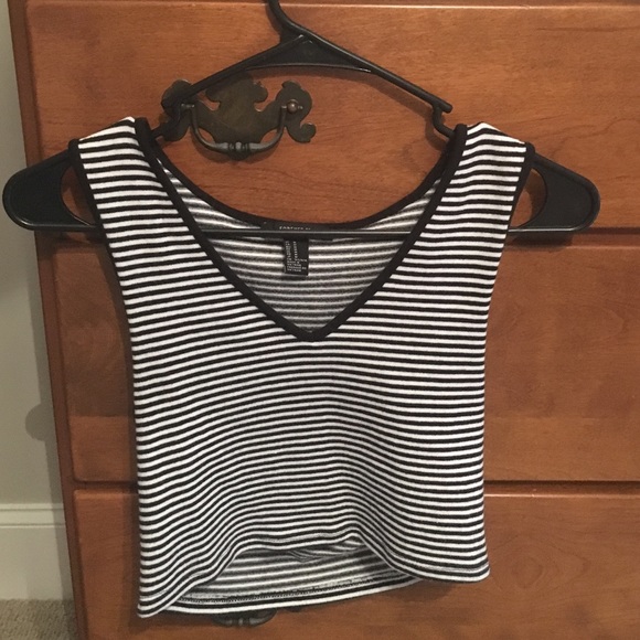 Forever 21 black and white stripped crop top