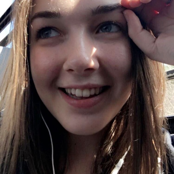 Meet your Posher, Hailey - Picture 1 of 1
