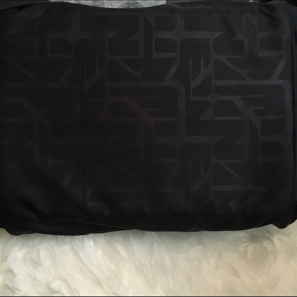 (SOLD) Nike Gym Bag - Picture 4 of 4