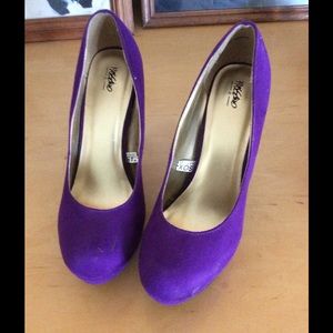 Purple pumps