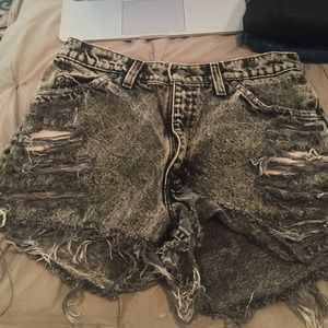 Vintage Levi shorts. Run small, fits a size 26/27