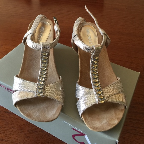 Michelle D wedges size 6