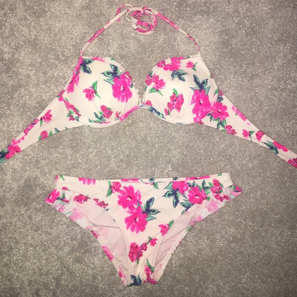 Floral Bikini Set 🌺