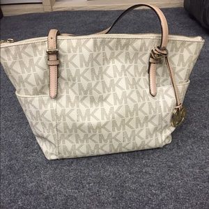 Micheal kors purse