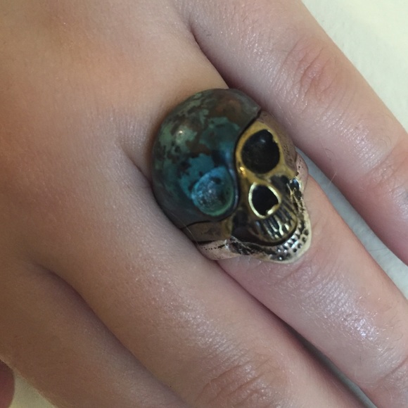 Vintage looking skull ring (3 rings)