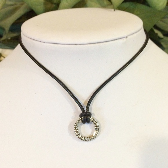 Silver circle choker necklace - Picture 2 of 4