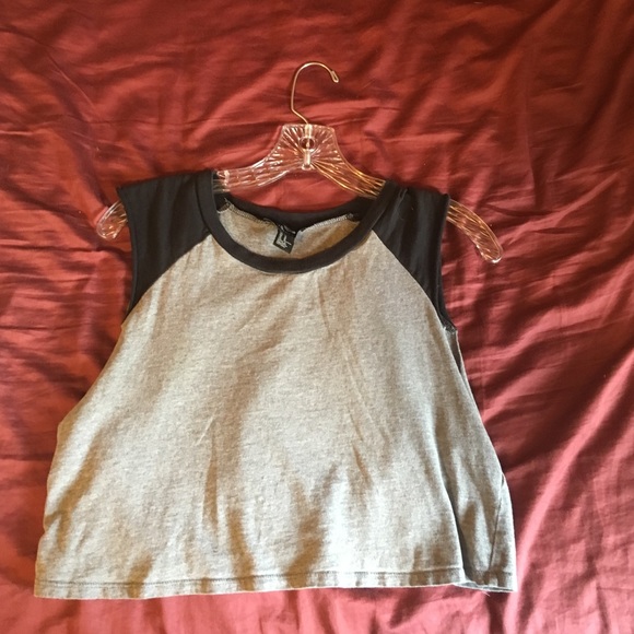 Black and grey crop-top