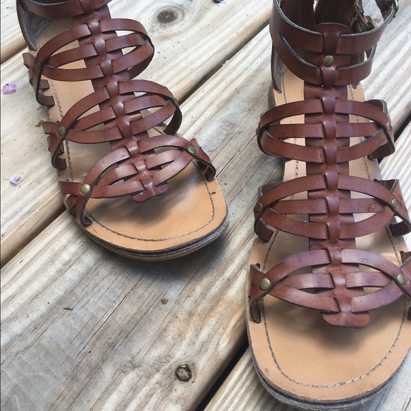 By Guess Gladiator Sandels