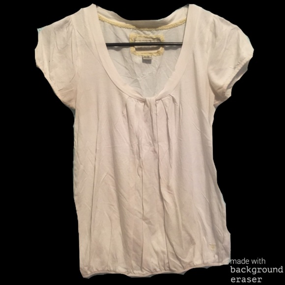 🐦 American Eagle Outfitters White Shirt 🐦