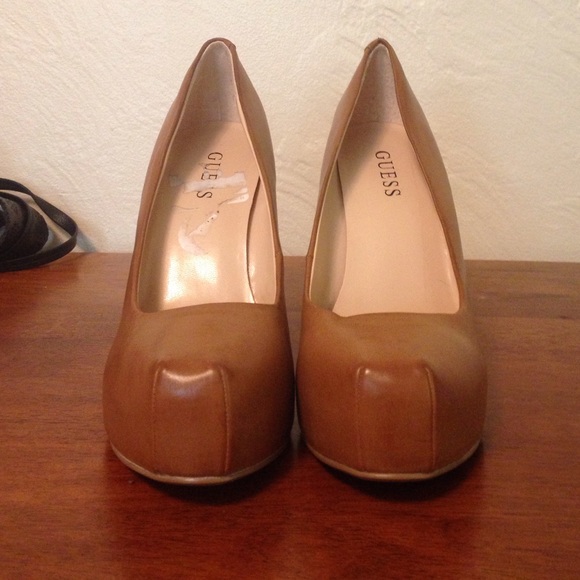 Size 8M Guess wedges - Picture 3 of 3