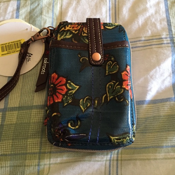 (Q) Sakroots Smartphone Wristlet Smoke Free Home