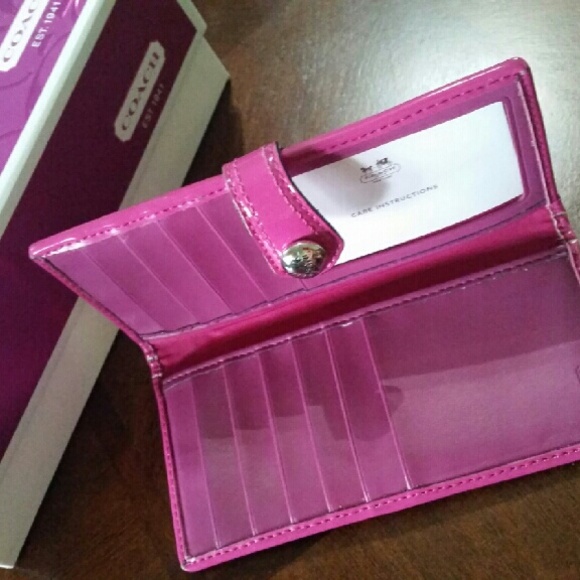 🍀🌻🍷🍷 SOLD!!!! Coach Wallets - Picture 2 of 4