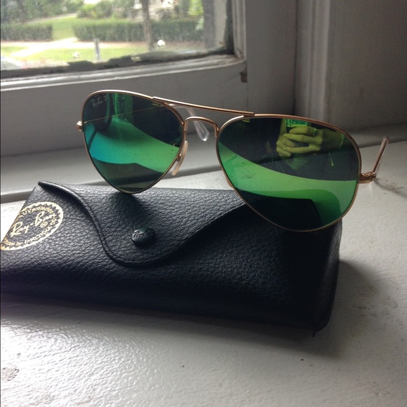 Ray-Ban Green Polarized Flash Lens Aviators