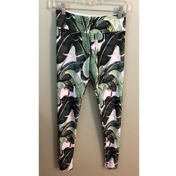 Leaf print yoga pants
