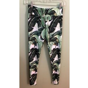 Leaf print yoga pants