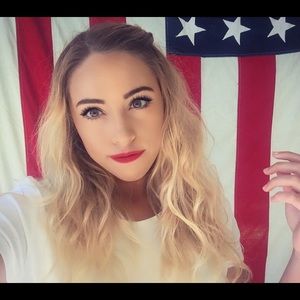 Meet your Posher, Ella