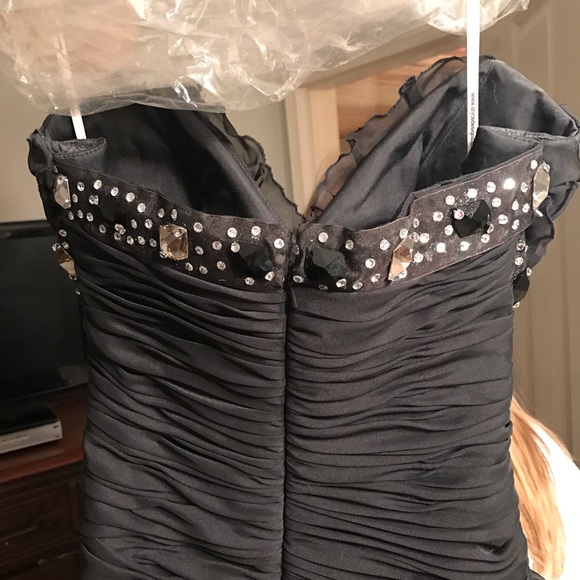 Black Formal/Prom Dress - Picture 4 of 8