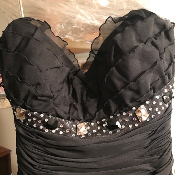 Black Formal/Prom Dress - Picture 5 of 8