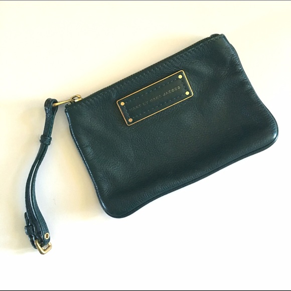 Marc Jacobs Handbags - Marc Jacobs Zipper Wristlet Wallet