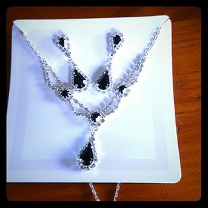 Necklace and earing set