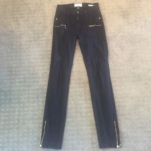 Size 25 black FRAME denim jeans with gold zippers