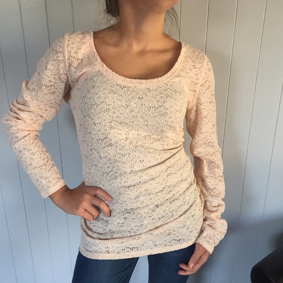 Express Tops - Beautiful peach lace top