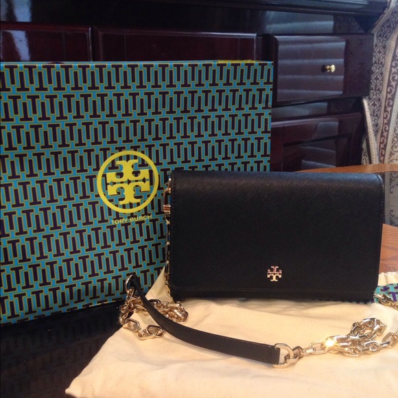Tory Burch Handbags - TORY BURCH ROBINSON CHAIN WALLET