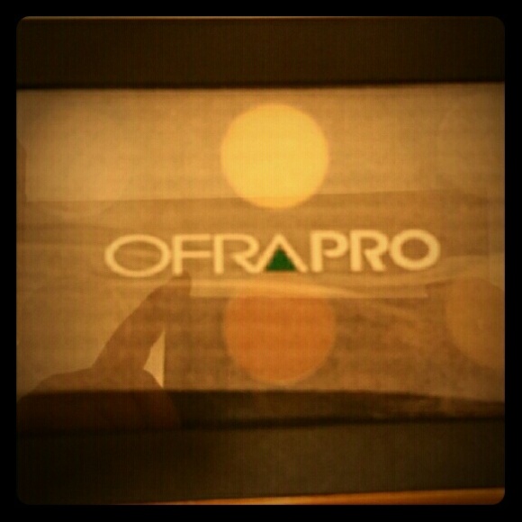 OFRA Professional Magnetic Palette - Picture 1 of 4
