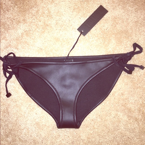 Triangl New York Noir NWT