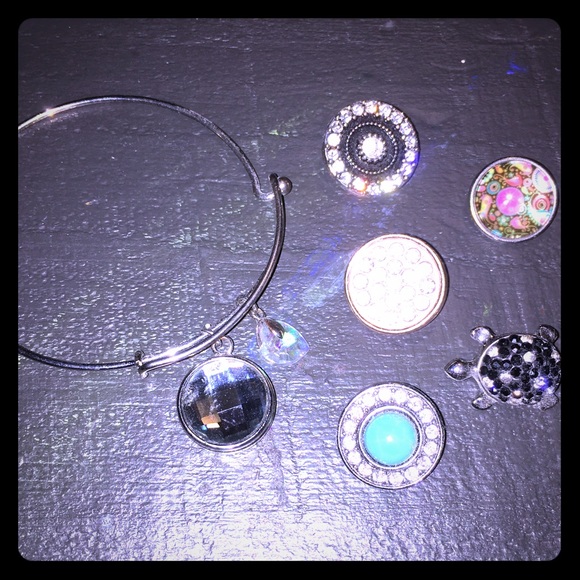 Pop bracelet. - Picture 1 of 2