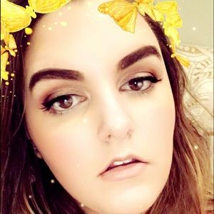 Meet your Posher, Caroline