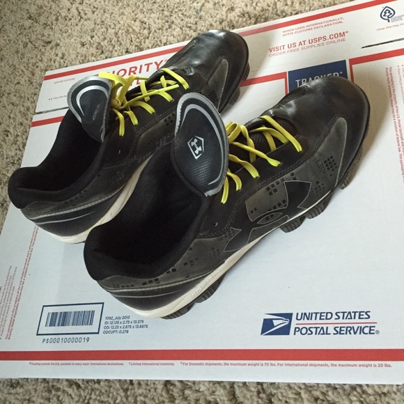 UA CLEATS - Picture 1 of 4