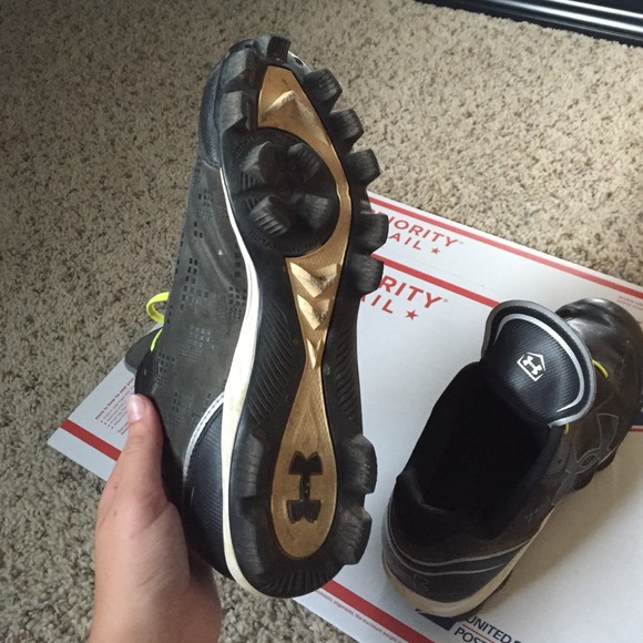 UA CLEATS - Picture 3 of 4