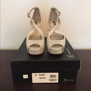 INC AB metallic pump.