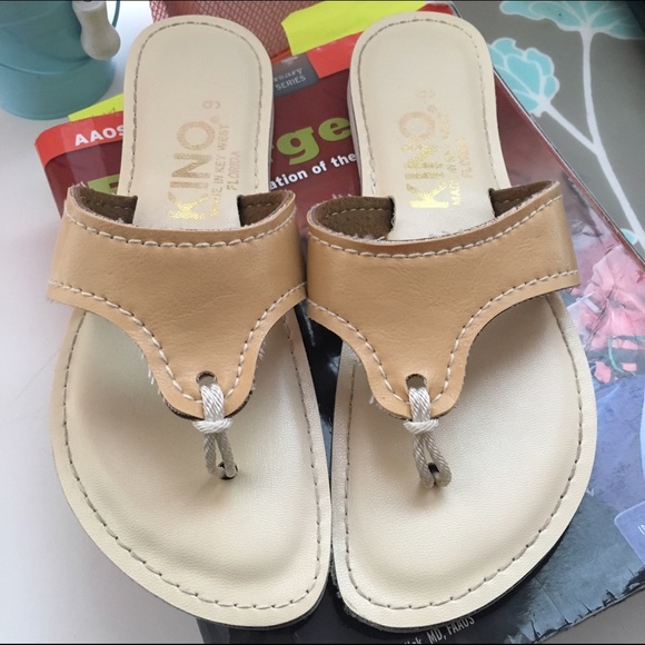 EUC Authentic Kinos Sizs 9