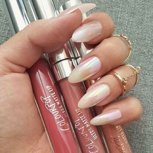 Meet your Posher, Caroline