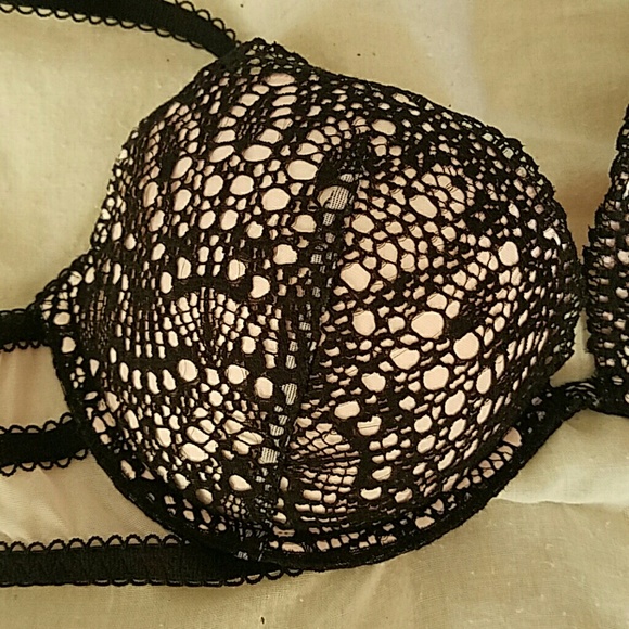 *VICTORIA SECRET PUSHUP BRA* - Picture 2 of 3
