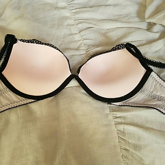 *VICTORIA SECRET PUSHUP BRA* - Picture 3 of 3