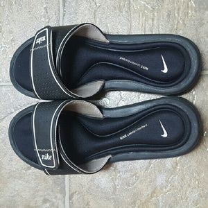 Black Nike Sandles
