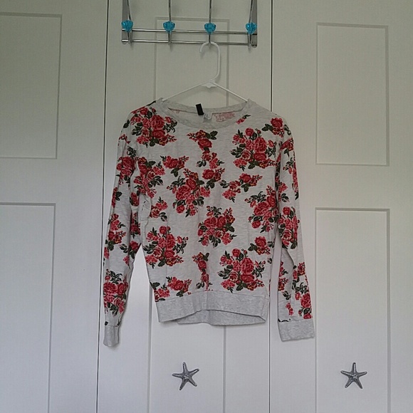 Red rose sweater